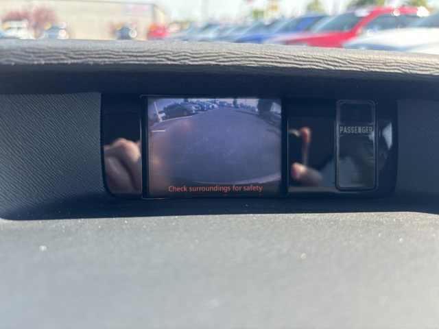 Vehicle image 17 of 32