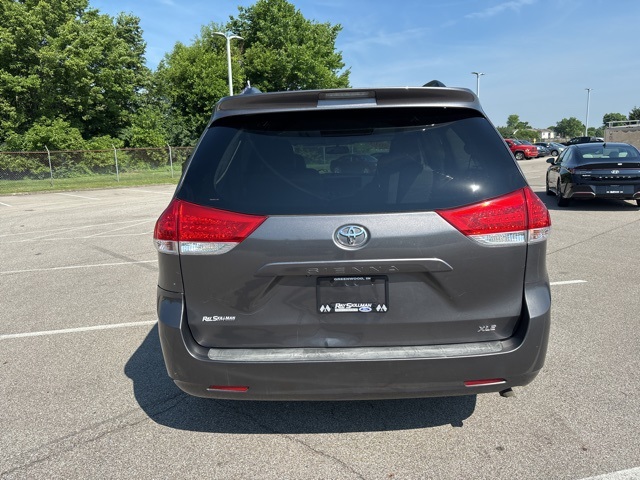 Vehicle image 7 of 32