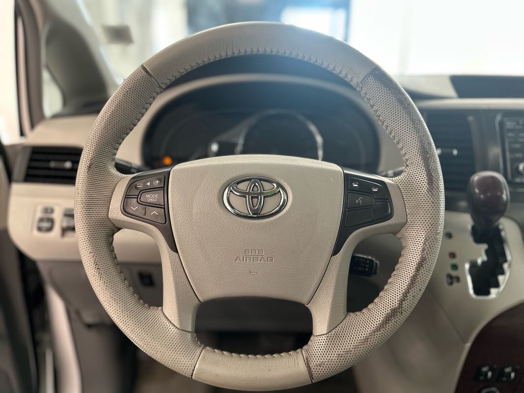 Vehicle image 19 of 47
