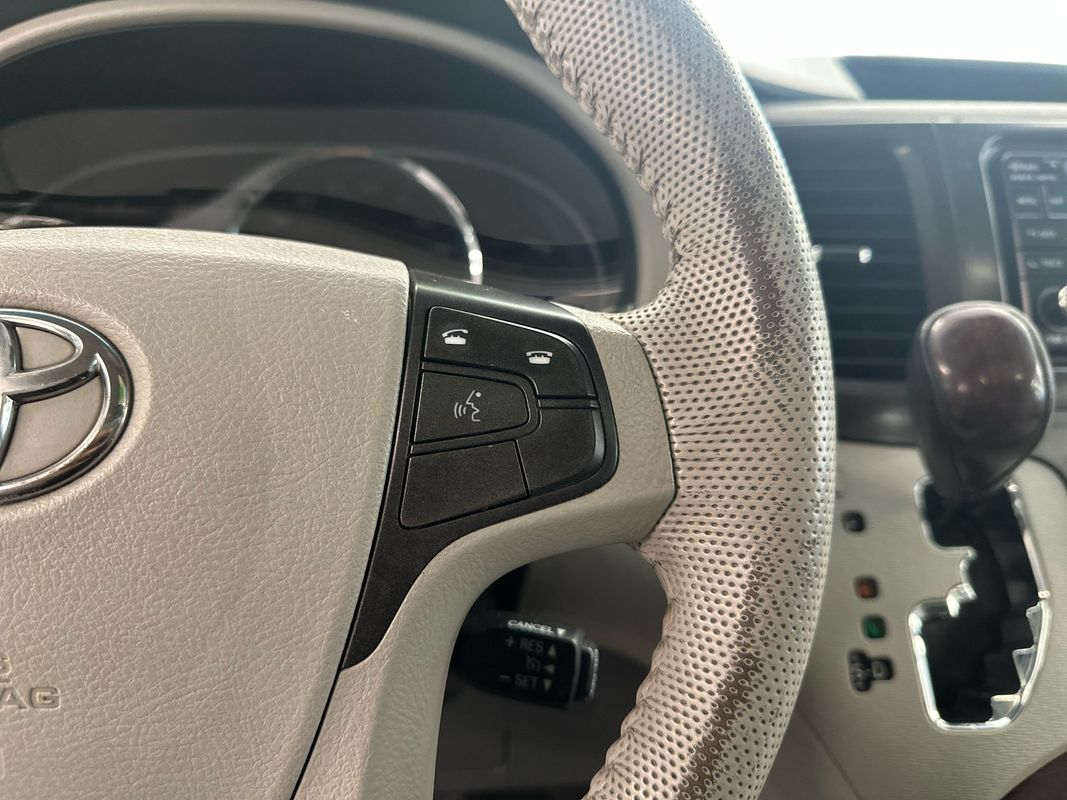 Vehicle image 21 of 47