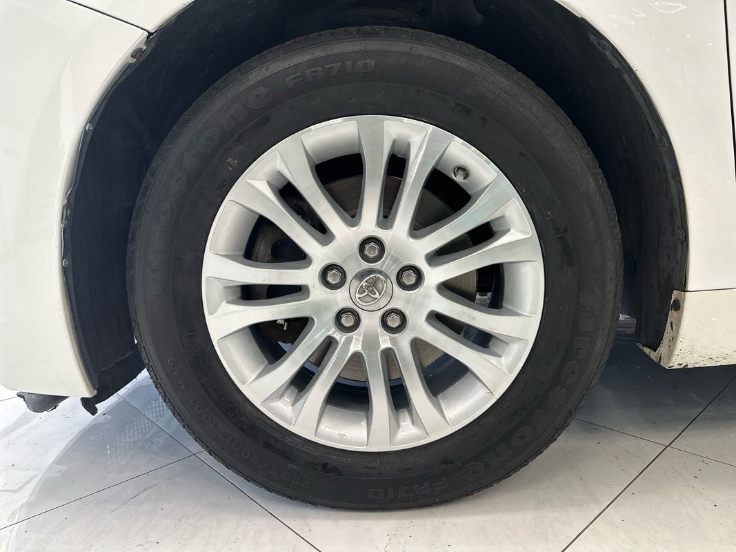 Vehicle image 46 of 47