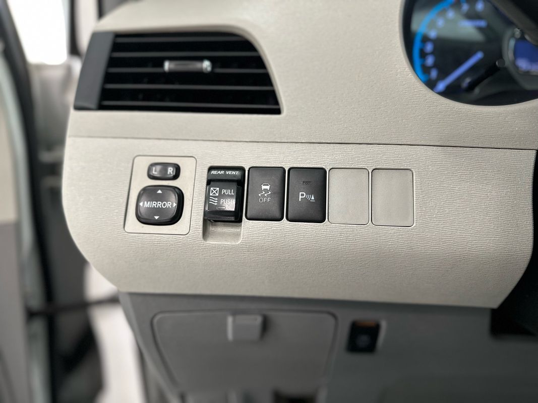 Vehicle image 29 of 47