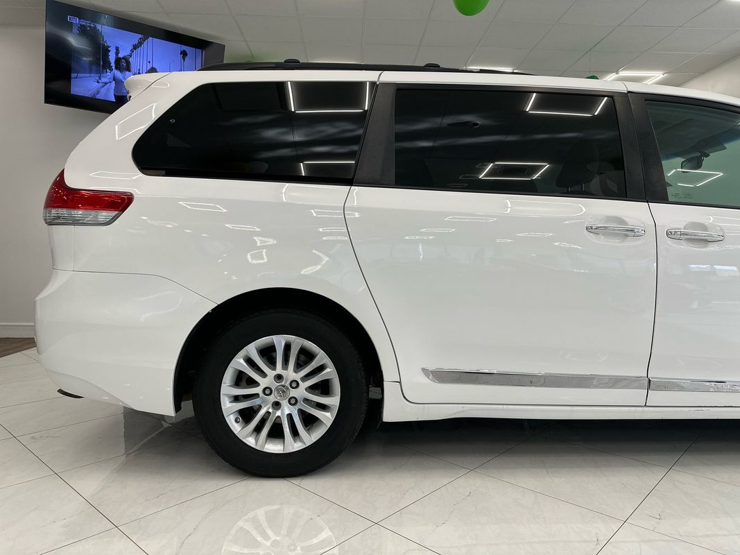 Vehicle image 6 of 47