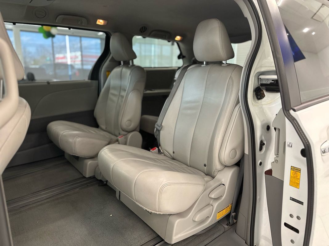 Vehicle image 24 of 47
