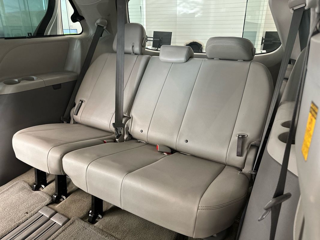Vehicle image 25 of 47