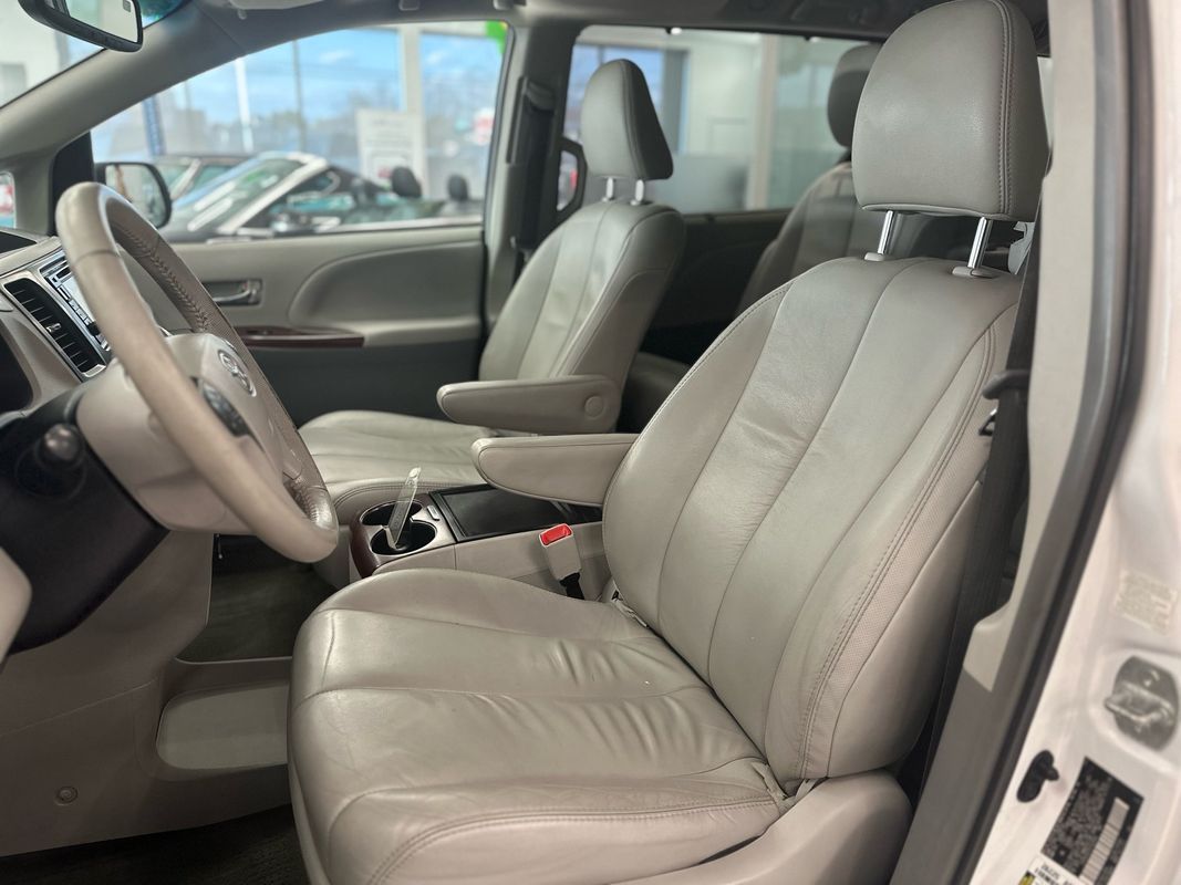 Vehicle image 23 of 47