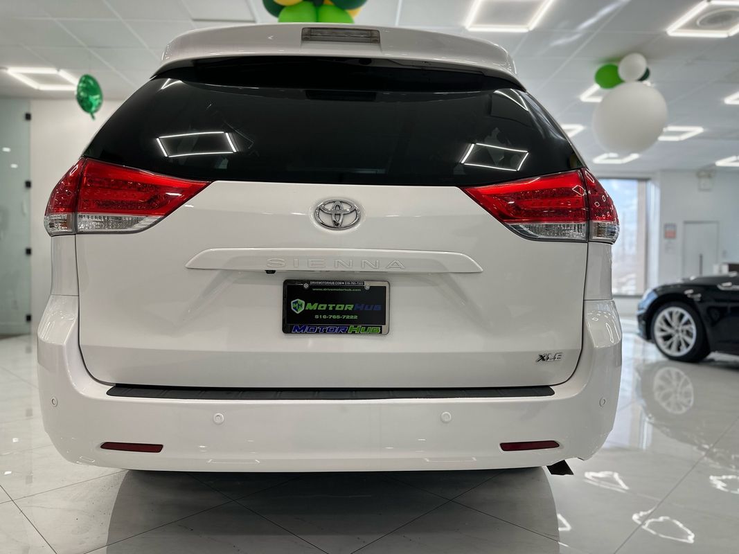 Vehicle image 9 of 47