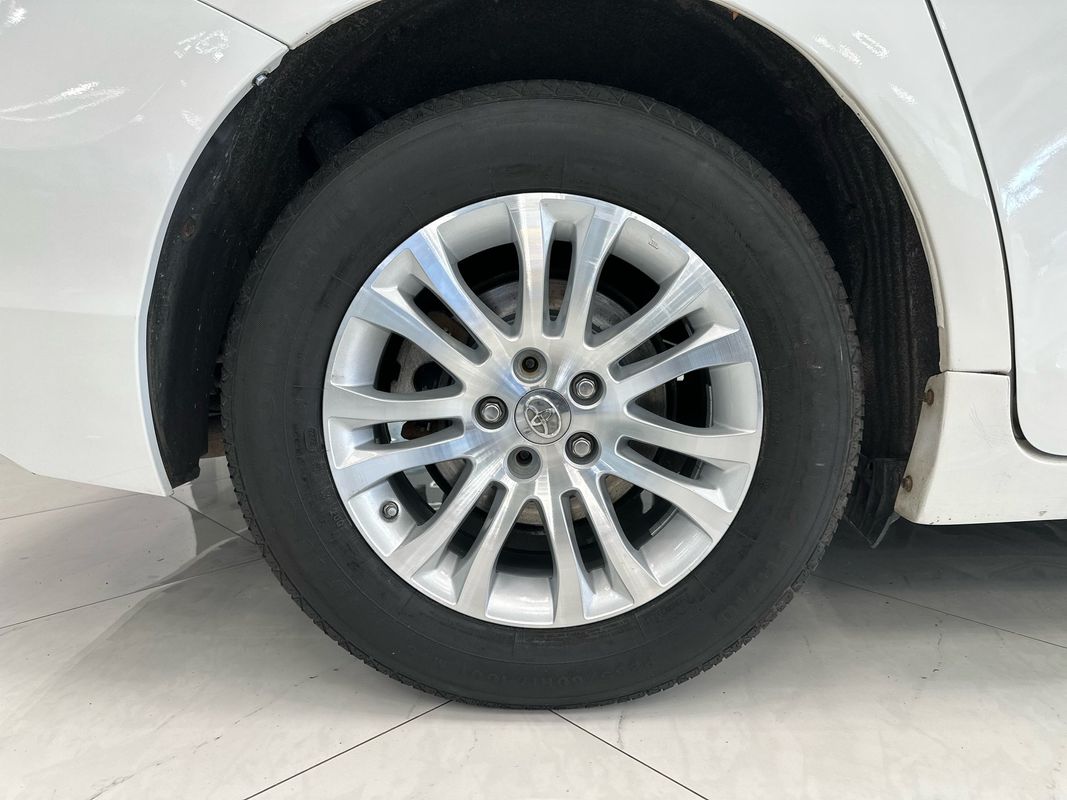 Vehicle image 44 of 47