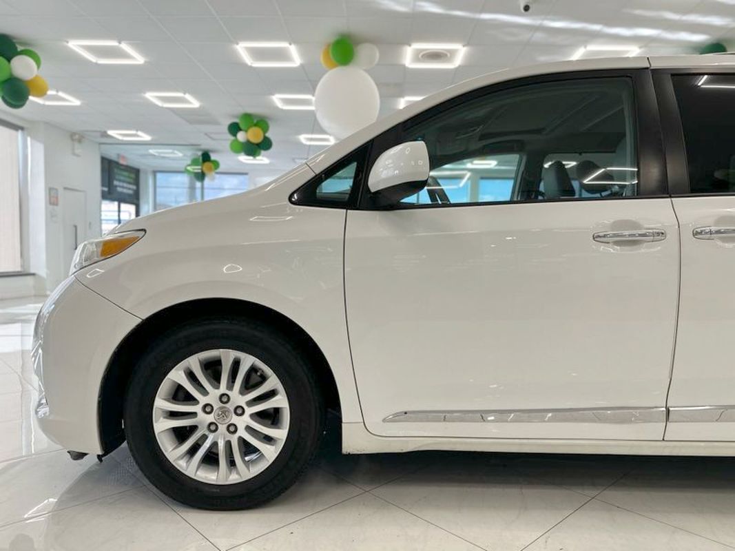 Vehicle image 13 of 47