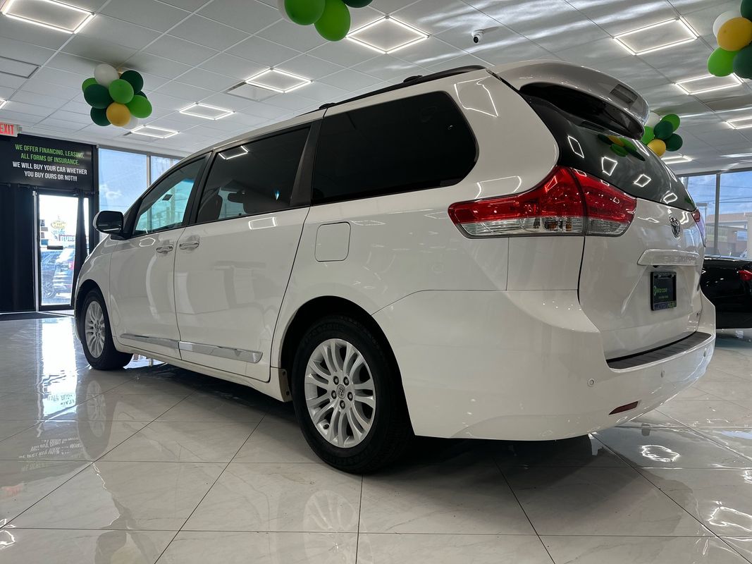 Vehicle image 11 of 47