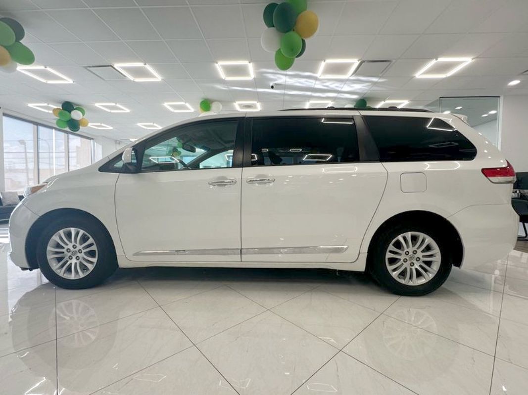 Vehicle image 12 of 47
