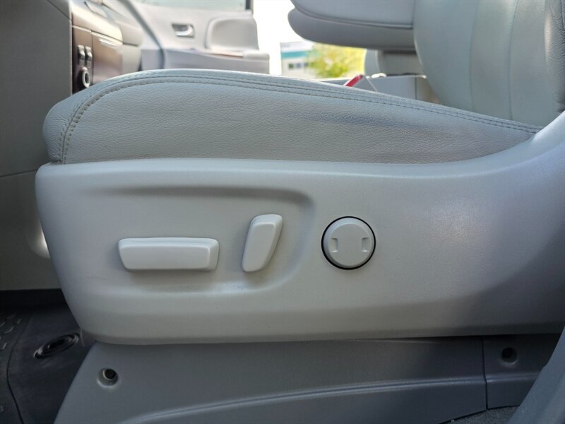 Vehicle image 35 of 67