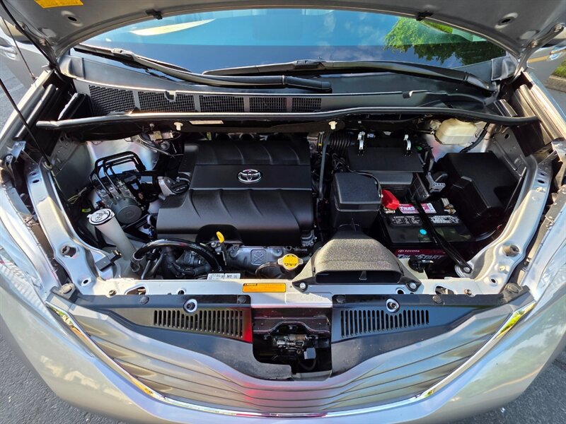 Vehicle image 33 of 67