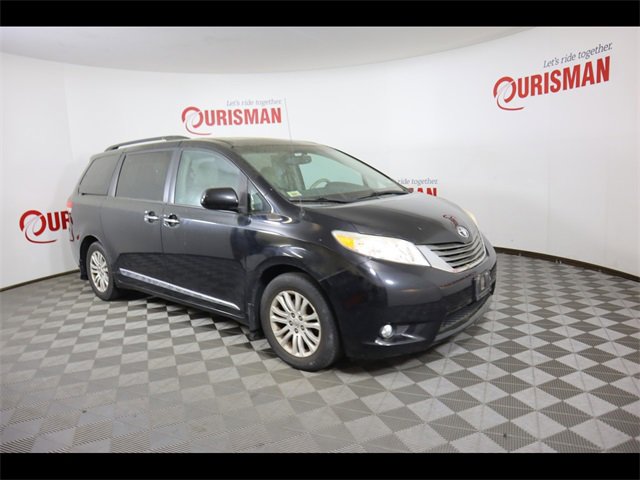 Vehicle image 32 of 48