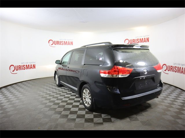 Vehicle image 21 of 48
