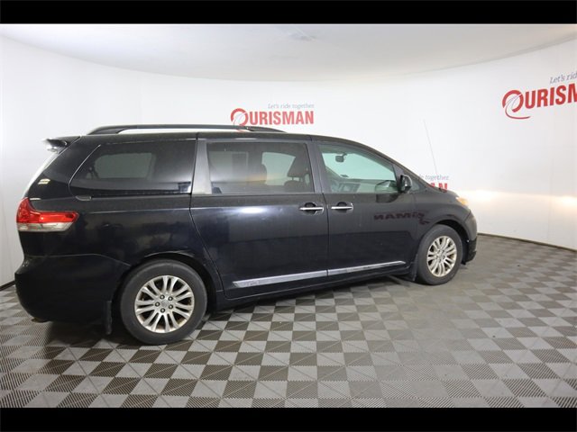 Vehicle image 28 of 48