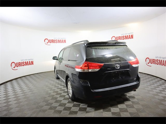 Vehicle image 8 of 48