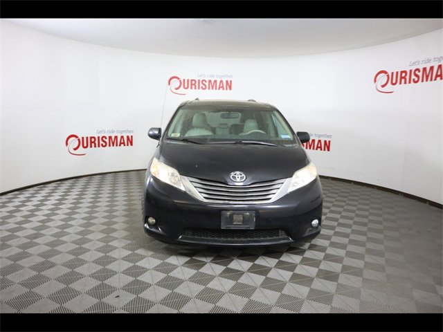 Vehicle image 4 of 48
