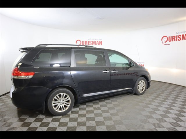 Vehicle image 27 of 48