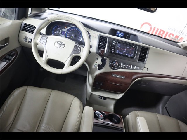 Vehicle image 37 of 48
