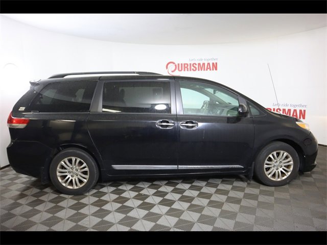 Vehicle image 7 of 48