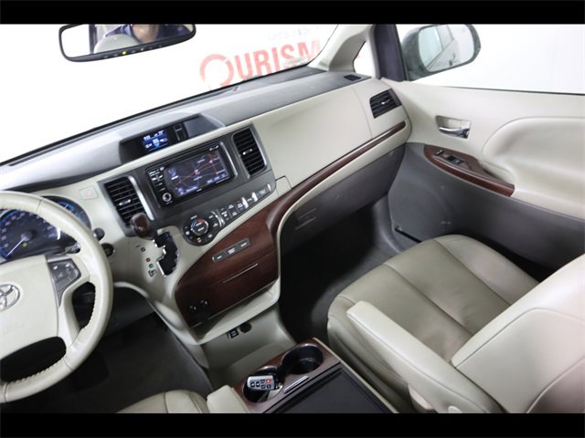 Vehicle image 36 of 48