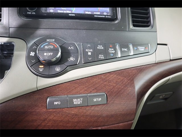 Vehicle image 46 of 48