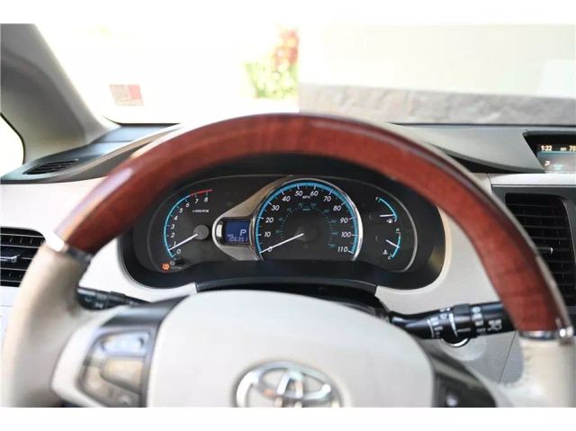 Vehicle image 29 of 36