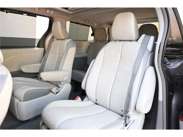 Vehicle image 19 of 36