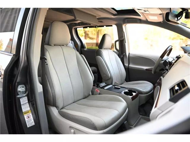 Vehicle image 13 of 36