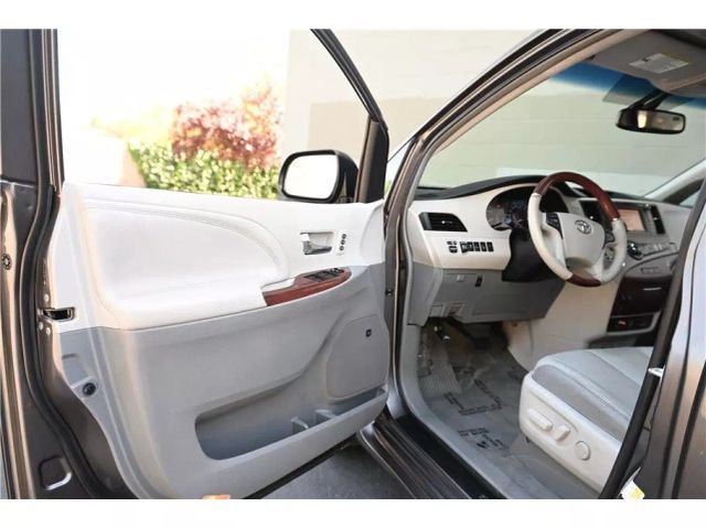Vehicle image 23 of 36