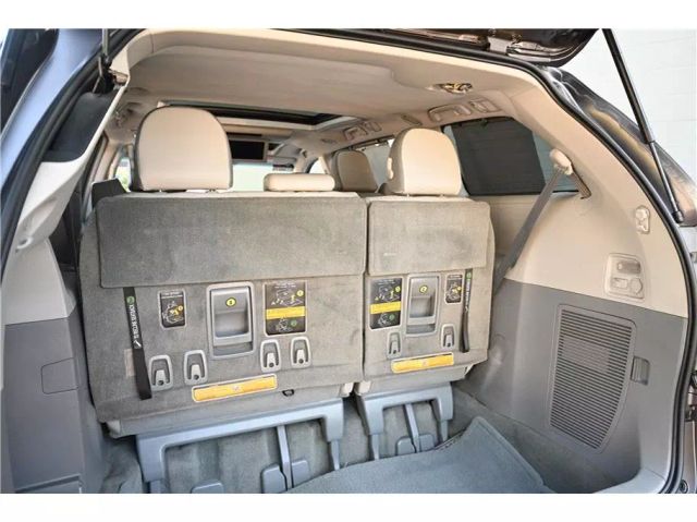 Vehicle image 18 of 36
