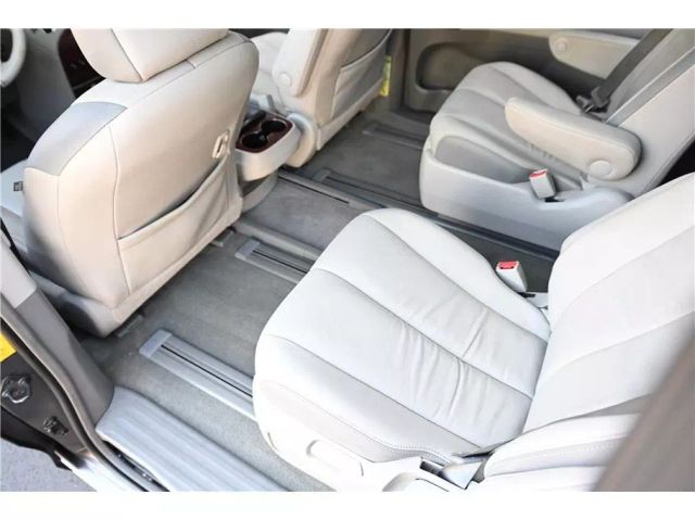 Vehicle image 20 of 36