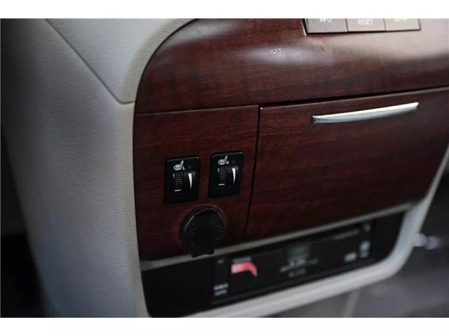Vehicle image 33 of 36