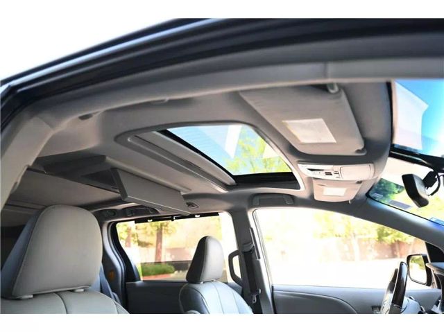 Vehicle image 14 of 36