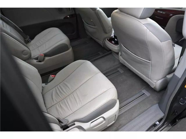 Vehicle image 17 of 36