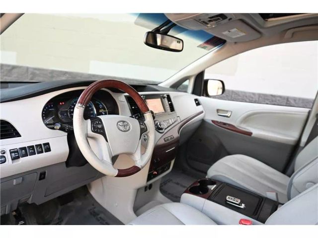Vehicle image 24 of 36