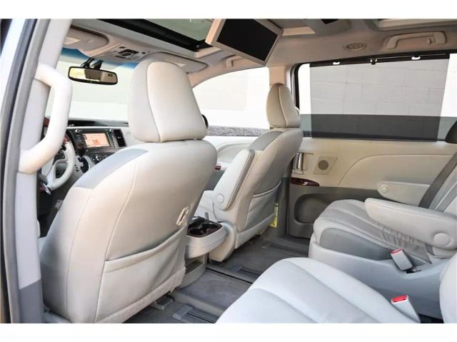 Vehicle image 21 of 36