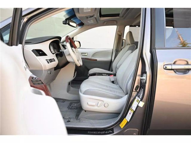 Vehicle image 26 of 36