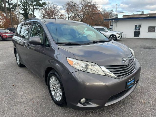 Vehicle image 4 of 51