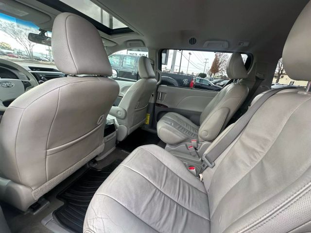 Vehicle image 17 of 51