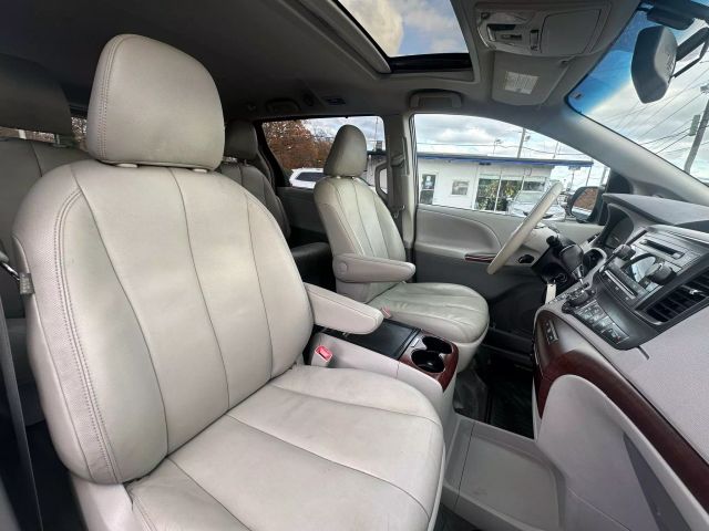 Vehicle image 21 of 51