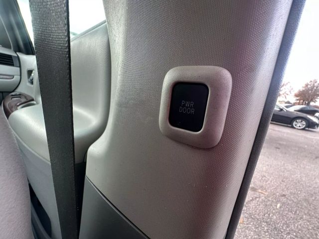 Vehicle image 27 of 51