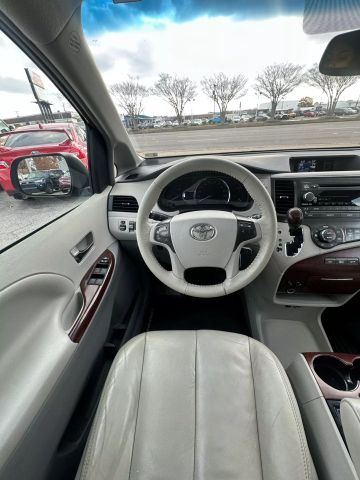 Vehicle image 34 of 51