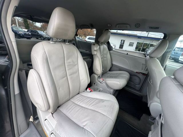 Vehicle image 25 of 51