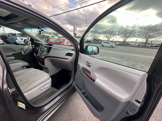 Vehicle image 18 of 51