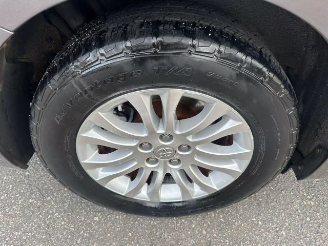 Vehicle image 49 of 51