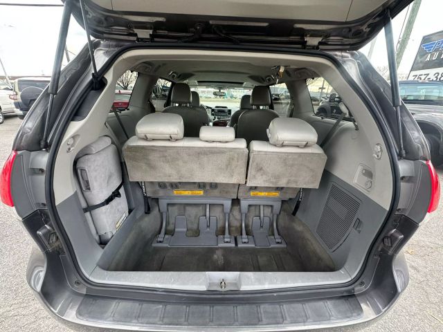 Vehicle image 28 of 51