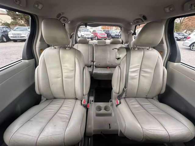 Vehicle image 43 of 51