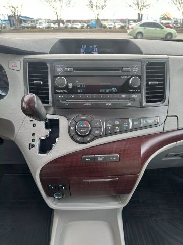 Vehicle image 41 of 51